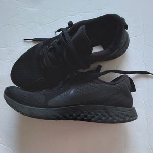 Nike legend react sports shoe size